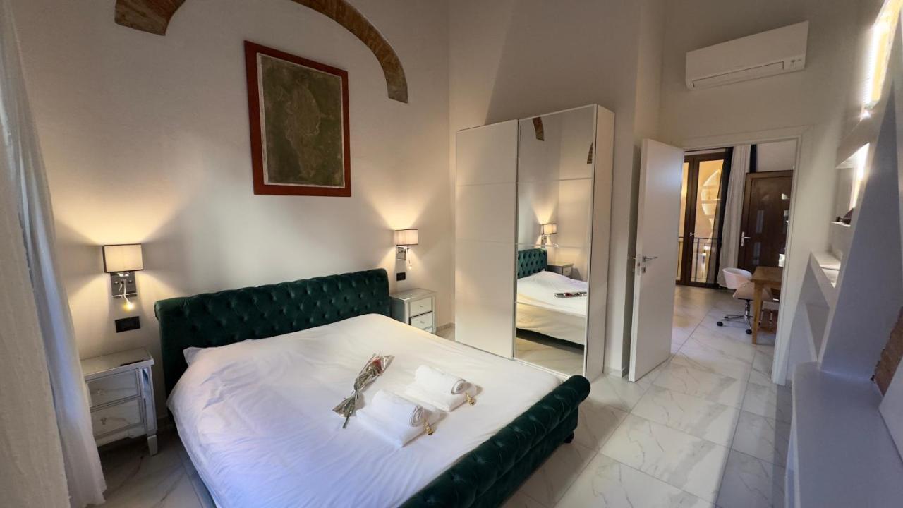 Suite Stylish & Cozy Apartment In The Heart Of Florence Luaran gambar